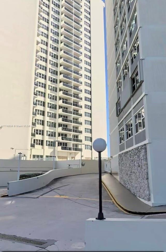 Building Photo - 3180 S Ocean Dr