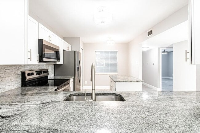 Building Photo - 1392 Churchill Cir