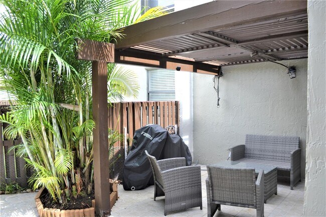 Foto del edificio - 10010 NW 9th St Cir