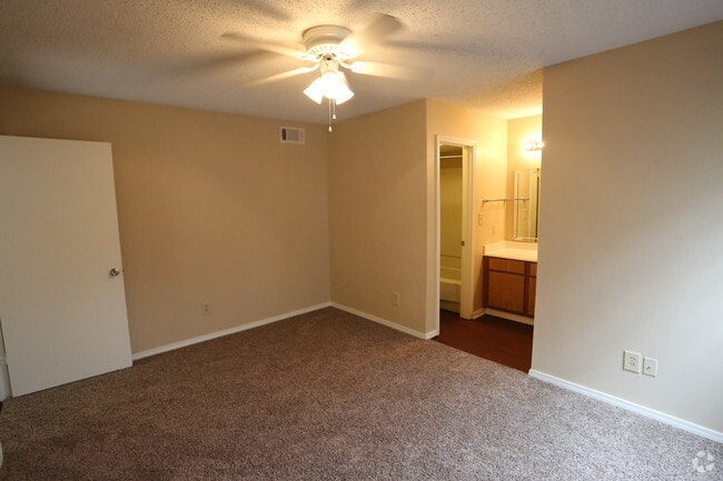 2BR,2BA - 920SF - Southwood Village