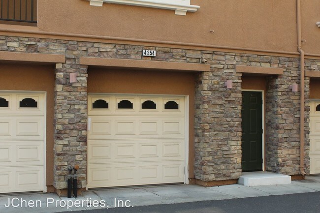 Foto del edificio - 4354 Fitzwilliam St