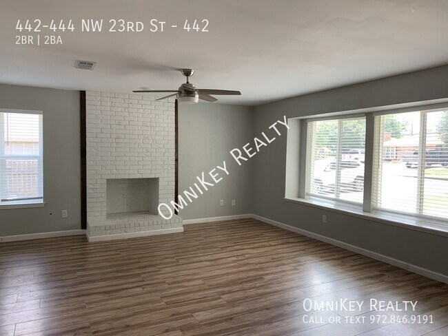 Foto del edificio - 442-444 NW 23rd St-442