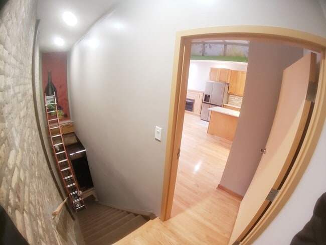 Building Photo - 3114 N Lincoln Ave