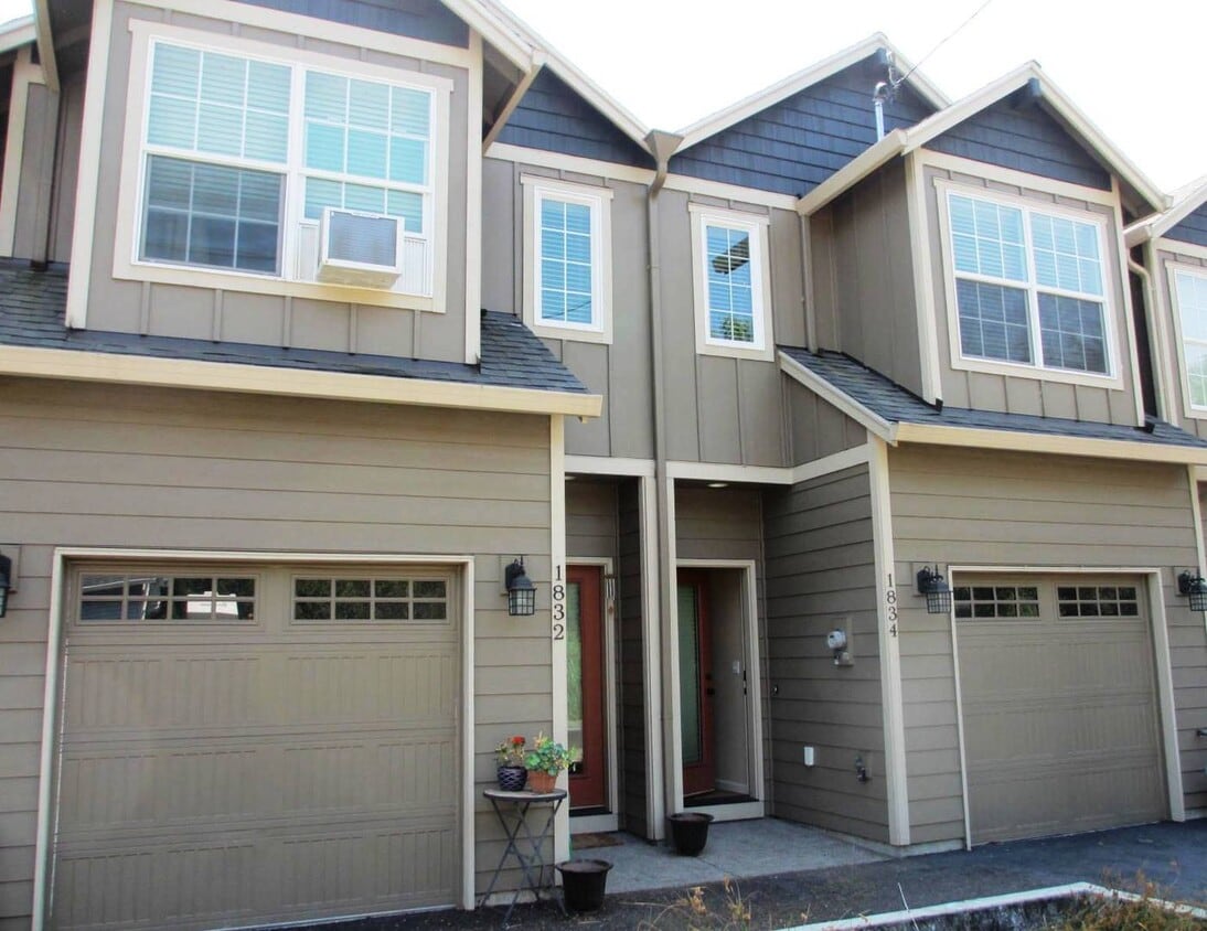 Primary Photo - Well-Maintained Townhome in Desirable SW P...