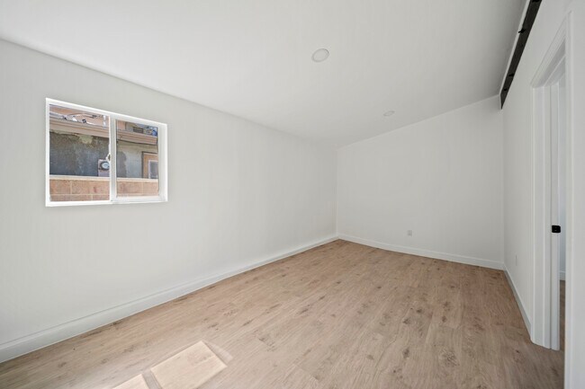 Building Photo - 44010 Carolside Ave