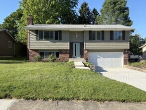 Building Photo - 256 Monroe Dr