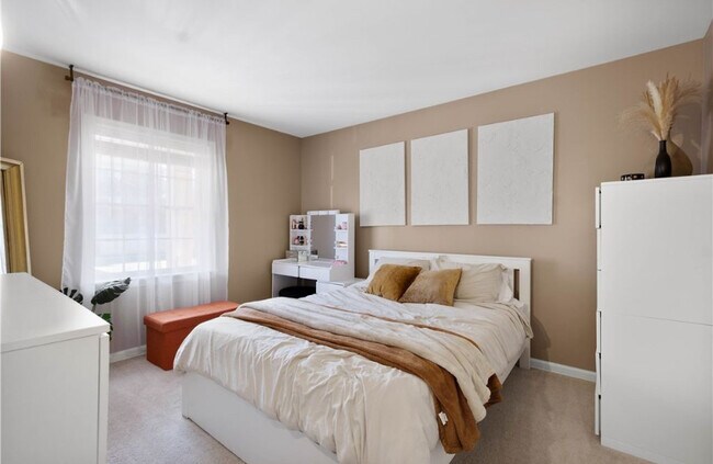 Foto del edificio - 110 Jamestown Dr