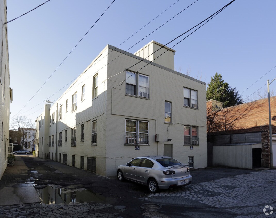 Building Photo - 618-620 A St SE