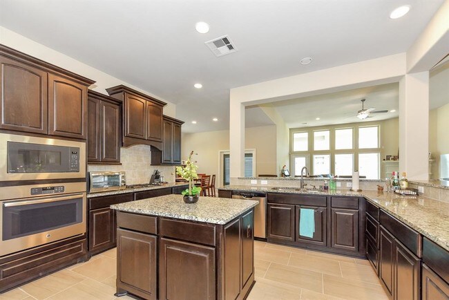 Building Photo - 9706 Carver Dr
