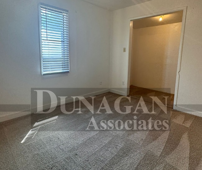 Foto del edificio - COMING SOON !2 Bedroom 1 Bath home Central Heating and Cooling