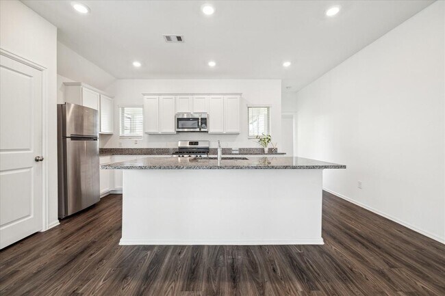Building Photo - 26626 Daylily Grove St