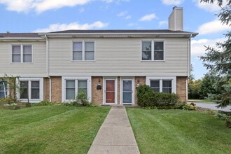 Building Photo - 1725 Pickwick Ln