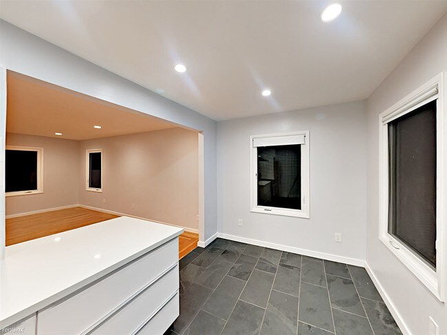 Building Photo - 1 br, 1 bath Apartment - 1023 Washington Ave