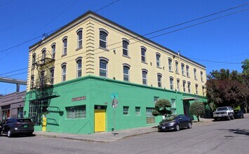 Building Photo - 843 N Knott St