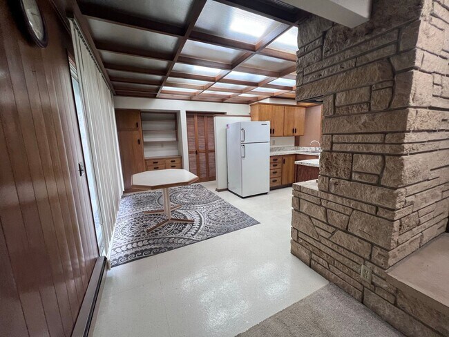 Building Photo - 2 Bedroom, 1 Bathroom Sigle Level House!