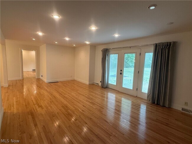 Foto del edificio - 26201 Annesley Rd