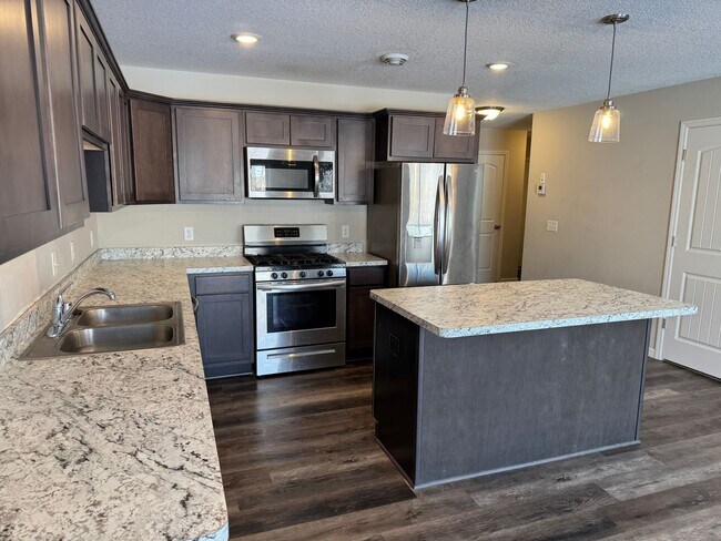 Foto del edificio - Newer Townhome- Built 2019! 3Bed/2.5Bth- F...