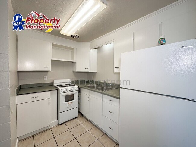 Foto del edificio - 1205 W Beacon St