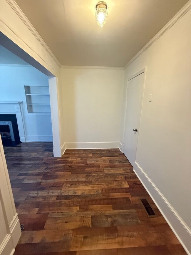 Building Photo - Beautiful Historic Clover Home!