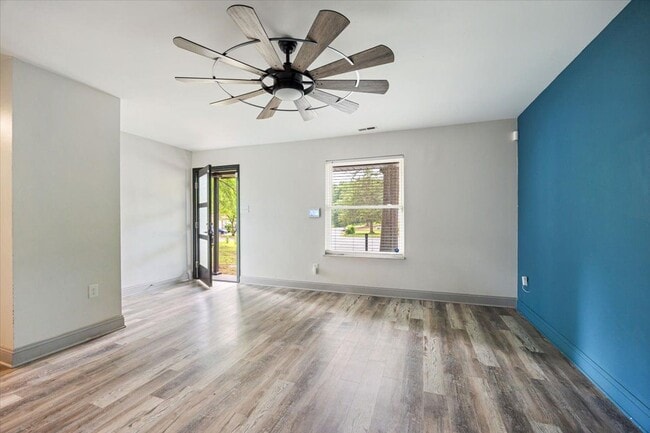 Building Photo - 4701 Lucinda Ln