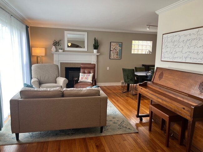 Foto del edificio - 4716 Wolf Rd