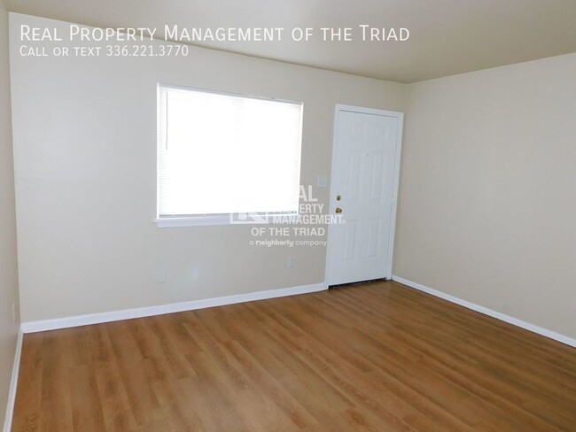 Building Photo - Spacious 2 Bedroom Apartment at Parker Place