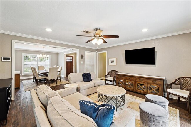 Foto del edificio - 5807 Duxbury St