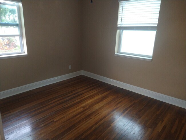 Foto del edificio - 3933 1st St NE