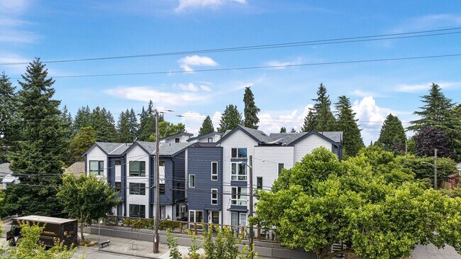 Foto del edificio - Hip and Modern Townhome In Greenwood!  Two bedrooms plus Flex Space Room