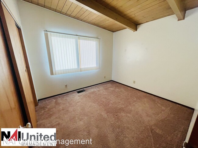 Building Photo - 2 br, 1 bath House - 6121 MacArthur