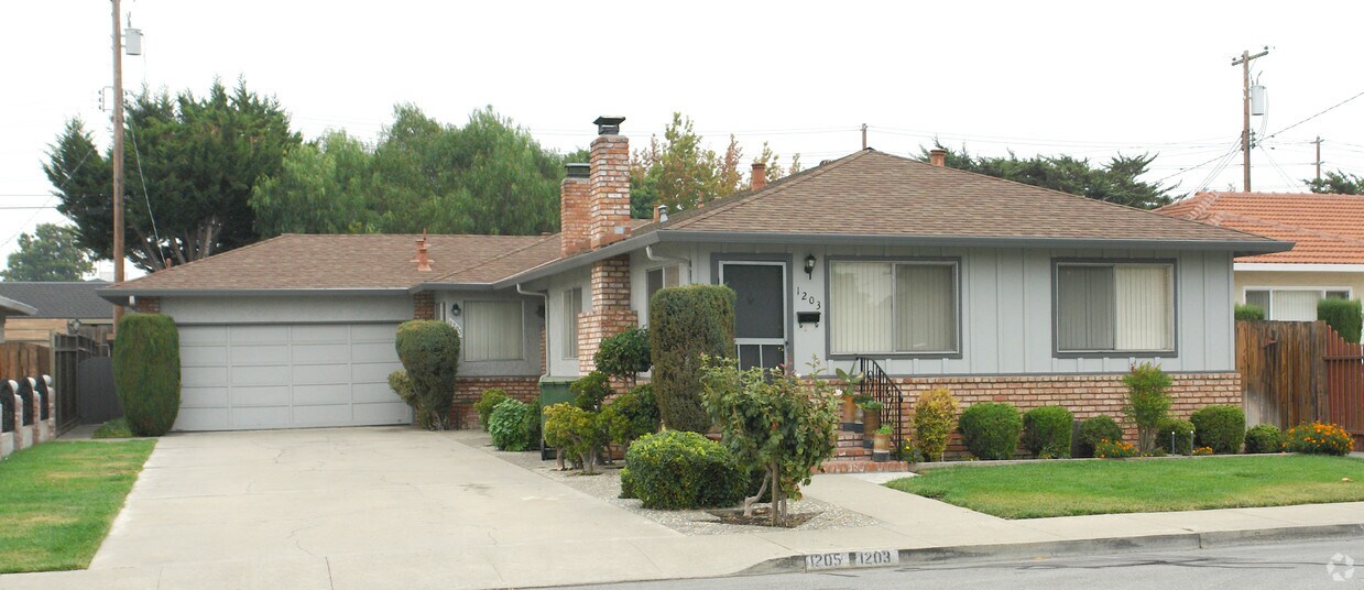 Primary Photo - 1203-1205 Alice Dr