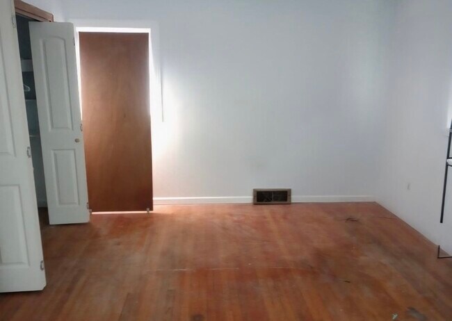 Foto del edificio - 3 bedroom 2 bathrooms