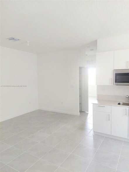 Foto del edificio - 2942 SE 23rd Ave