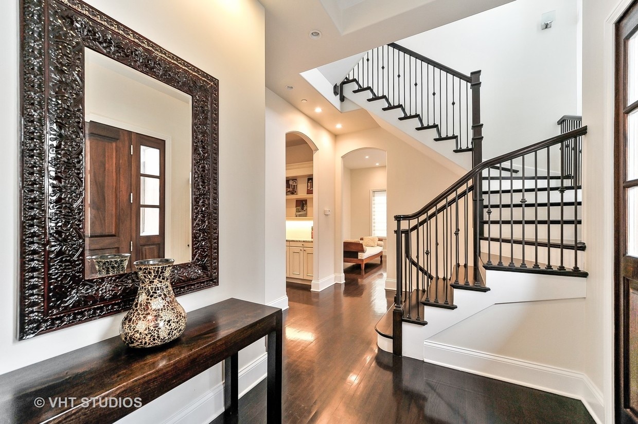 Foto principal - 1242 W Dickens Ave