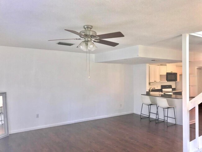 Foto del edificio - 112 Oakwood Village Cir