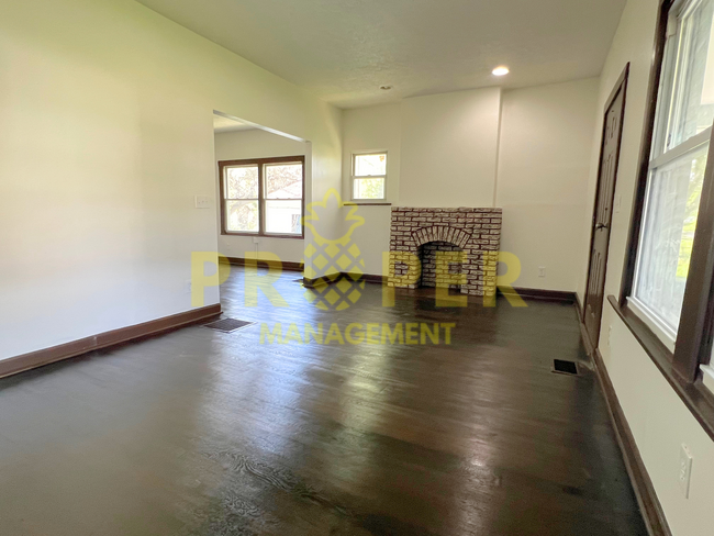 Foto del edificio - 2 bedrooms 1 bathroom