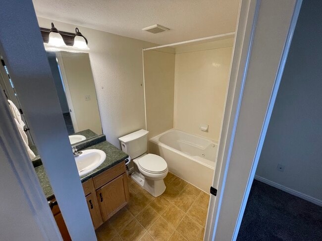 Master Bathroom - 3812 E Rock Creek Rd