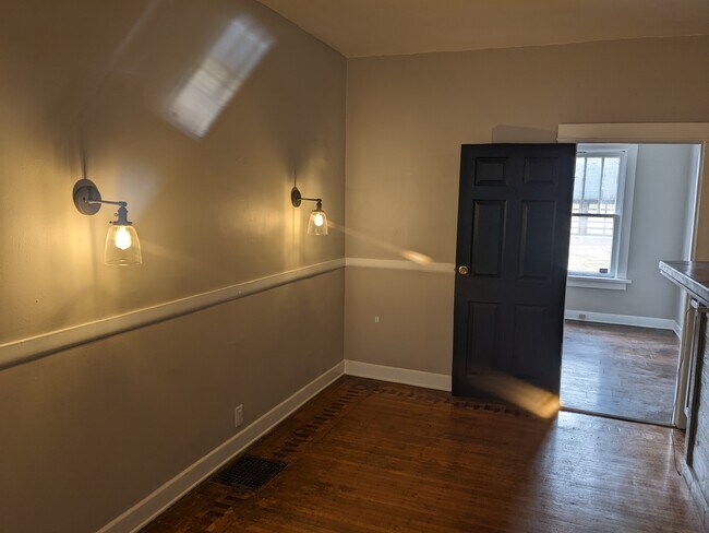 Foto del edificio - 506 Woodruff Place Middle Dr