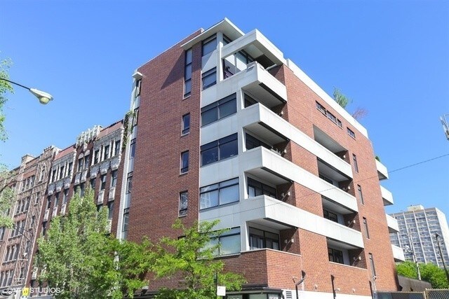 Foto principal - 834 W Montrose Ave