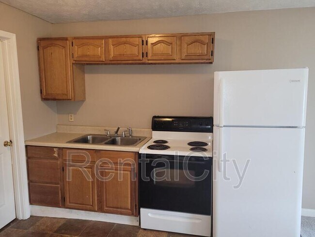 Building Photo - 313 Reynolds Ave