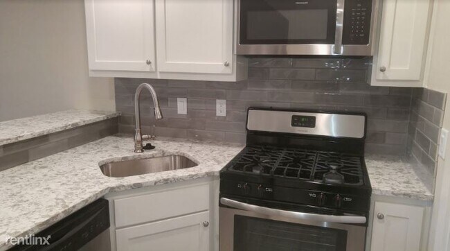Foto del edificio - 1 br, 1 bath Apartment - 7135 N Fenwick Ave