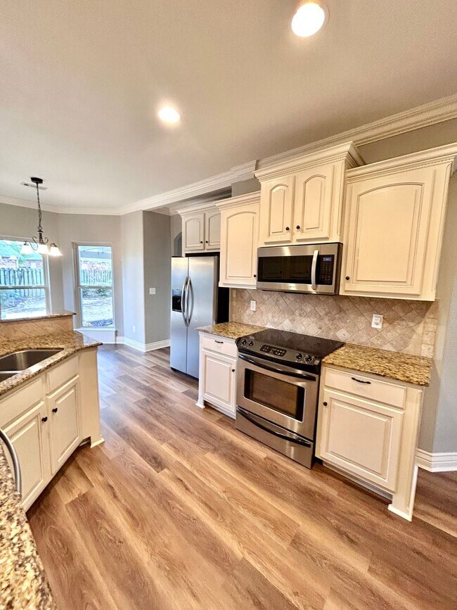 Building Photo - 4 BD Bentonville Home in Wildwood Subdivision