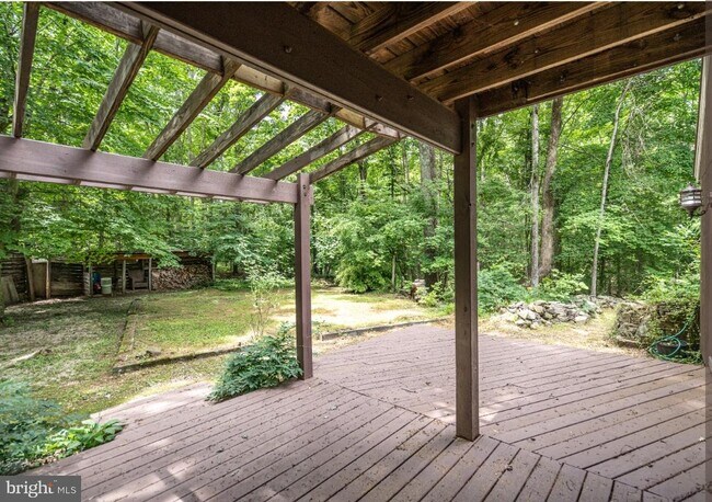 Foto del edificio - 125 Shady Creek Ln