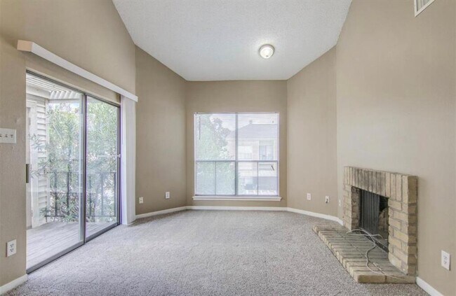 Building Photo - 10130 Waterstone Dr