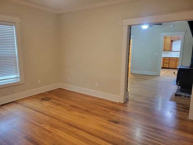 Building Photo - 2 Bedroom, 2 Bathroom! Huge Shop building ...