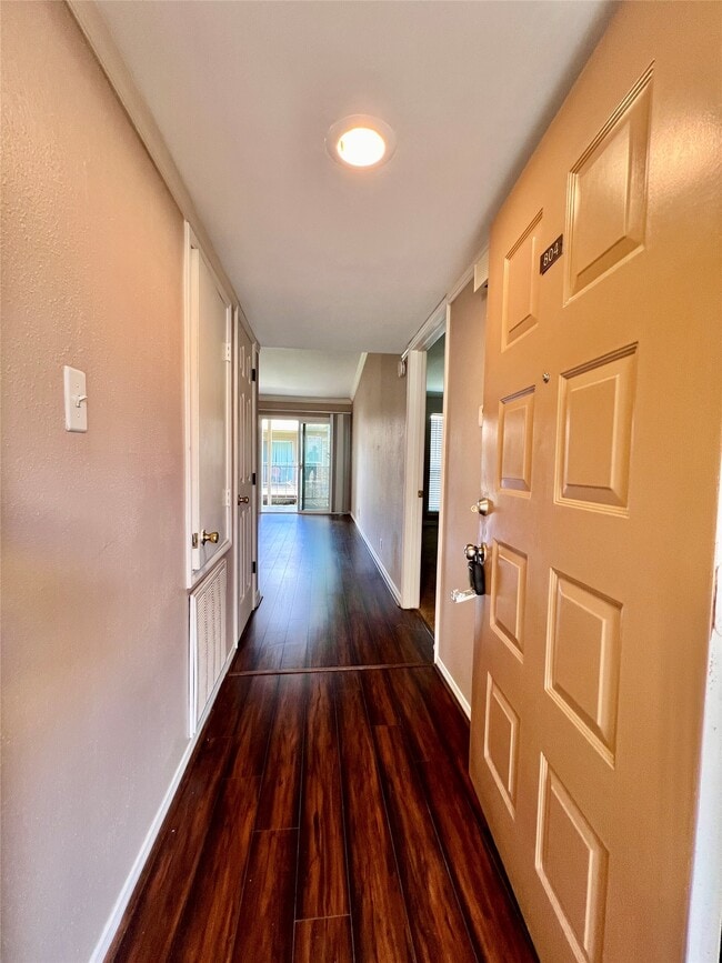 Building Photo - 700 Thicket Ln