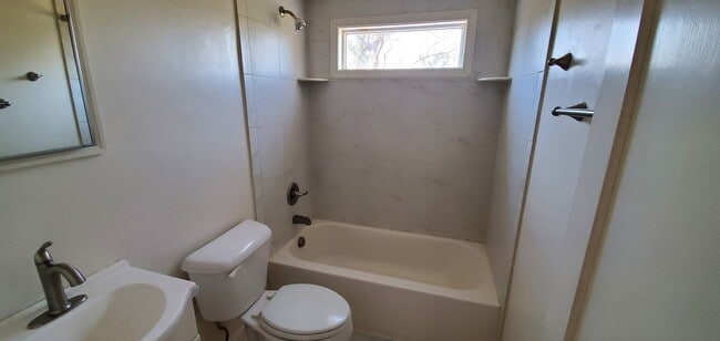 Building Photo - 411 Crestland Ave