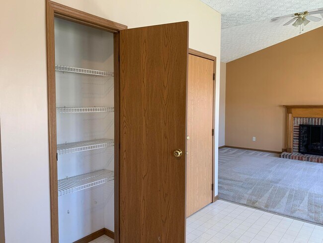 Building Photo - 620 Laurel Oak Ct