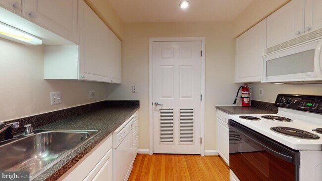 Building Photo - 1308 Clifton St NW