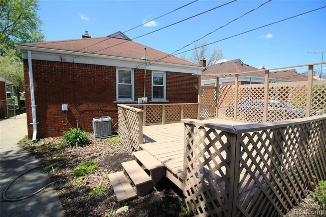 Foto del edificio - 9355 Becker Ave